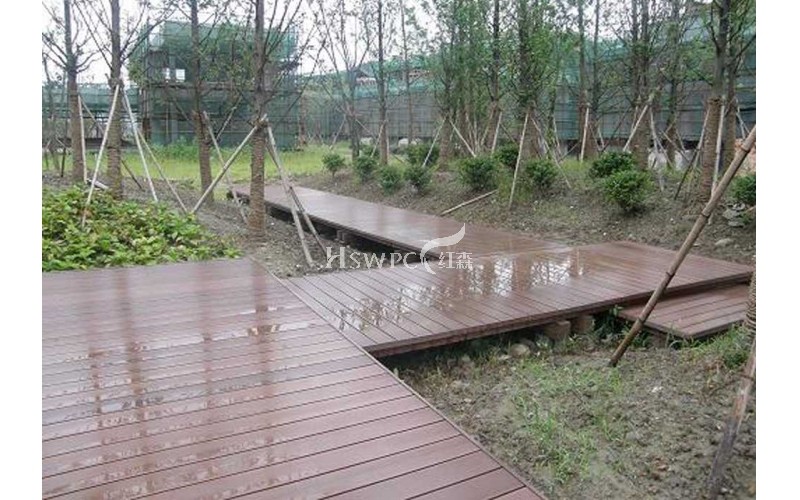 木塑地板公園走廊案例